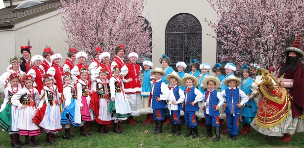 The Polish Dance School MAKI will delight us at 2:10.